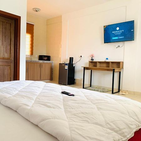 Namaste Hotel & Restaurant ليبرفيل المظهر الخارجي الصورة
