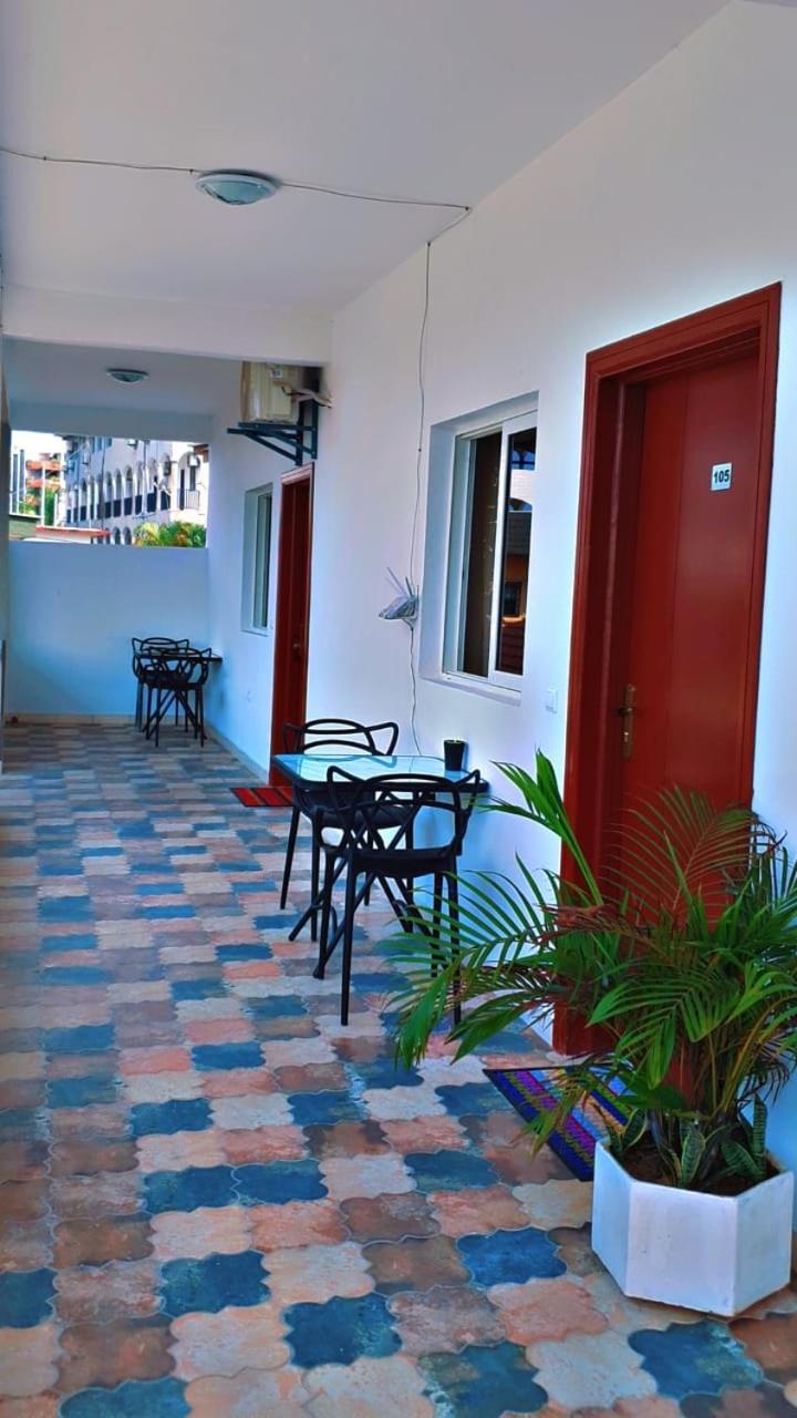Namaste Hotel & Restaurant ليبرفيل المظهر الخارجي الصورة