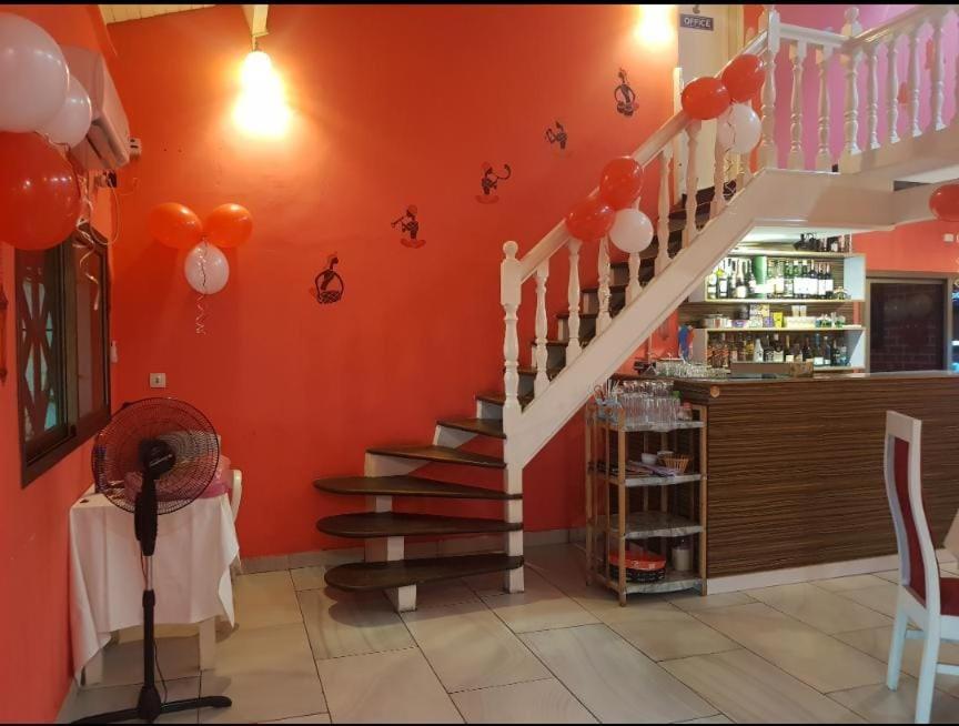 Namaste Hotel & Restaurant ليبرفيل المظهر الخارجي الصورة
