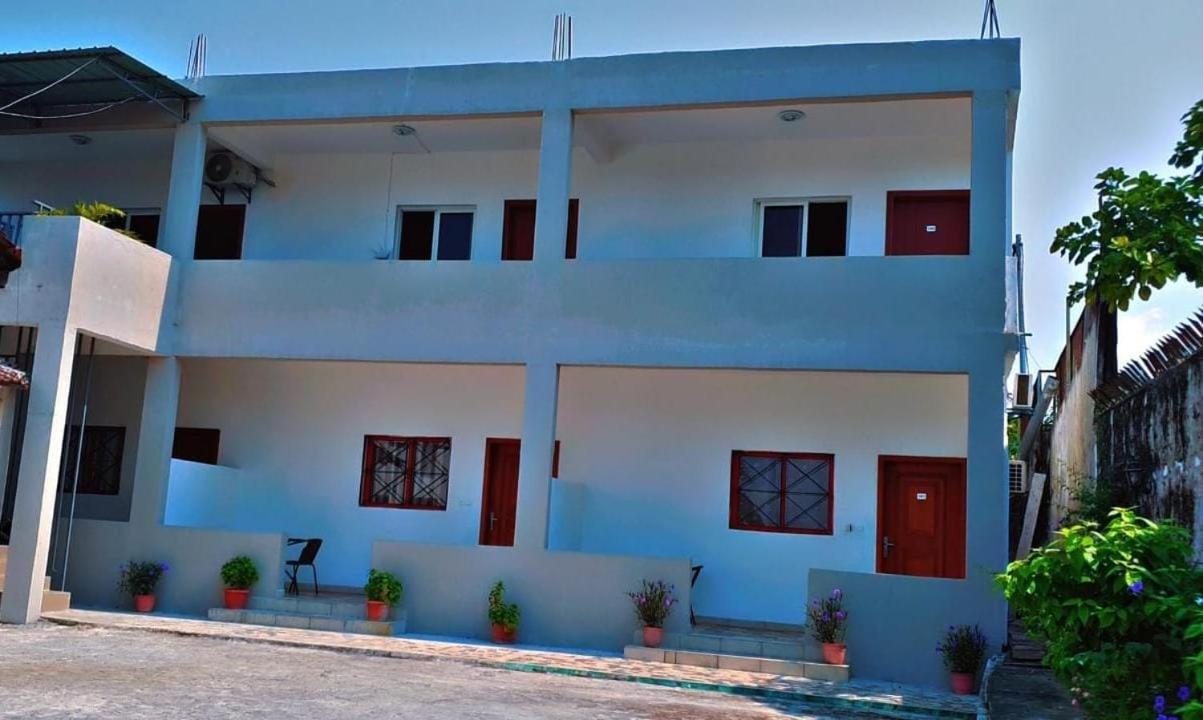 Namaste Hotel & Restaurant ليبرفيل المظهر الخارجي الصورة
