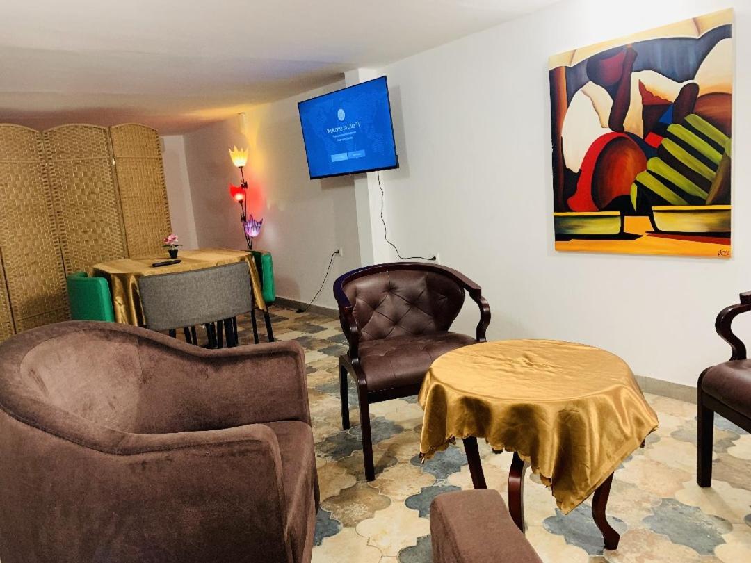 Namaste Hotel & Restaurant ليبرفيل المظهر الخارجي الصورة