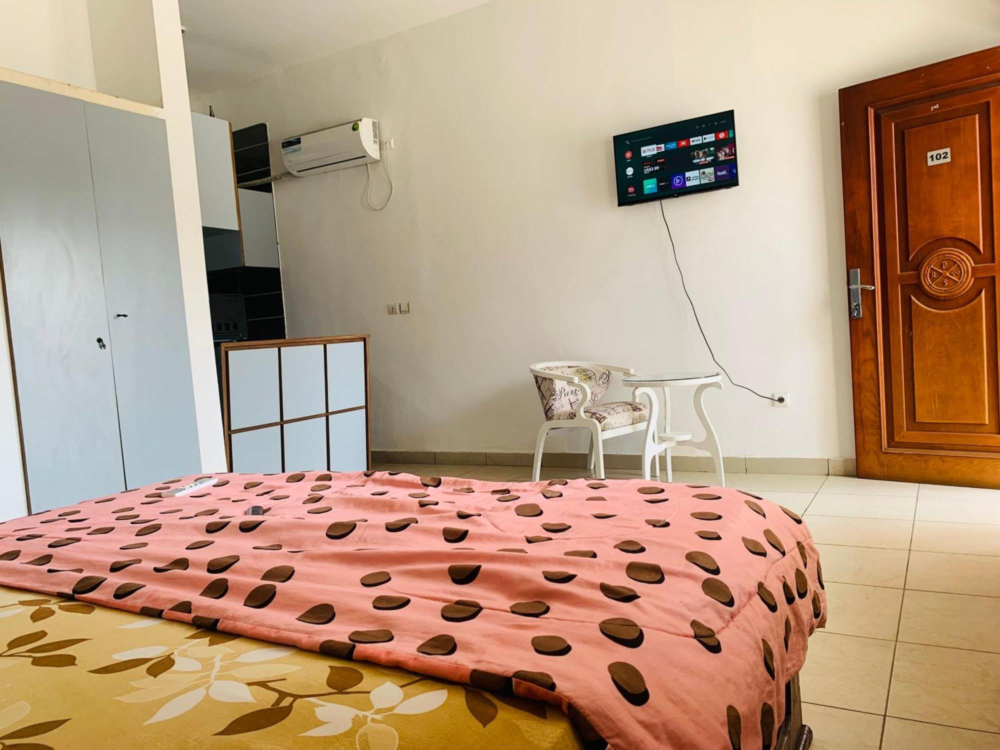 Namaste Hotel & Restaurant ليبرفيل المظهر الخارجي الصورة
